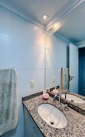 Apartamento à venda com 74m², 3 quartos e 2 vagasBanheiro da Suíte