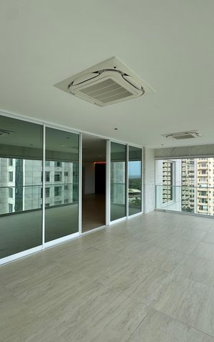 Apartamento para alugar com 266m², 3 quartos e 4 vagas Apartamento para alugar com 266m², 3 quartos e 4 vagasVaranda