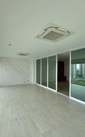 Apartamento para alugar com 266m², 3 quartos e 4 vagas Apartamento para alugar com 266m², 3 quartos e 4 vagasVaranda