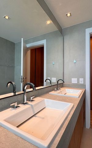 Apartamento para alugar com 266m², 3 quartos e 4 vagas Apartamento para alugar com 266m², 3 quartos e 4 vagasSuíte 1 (Master) - Banheiro 1
