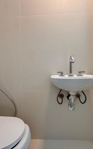 Apartamento para alugar com 266m², 3 quartos e 4 vagas Apartamento para alugar com 266m², 3 quartos e 4 vagasÁrea de Serviço - Banheiro