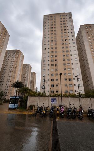 Apartamento para alugar com 56m², 2 quartos e 1 vaga Apartamento para alugar com 56m², 2 quartos e 1 vagaFachada