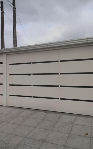 Casa à venda com 90m², 2 quartos e 2 vagasFachada