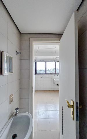 Apartamento para alugar com 156m², 4 quartos e 2 vagasBanheiro de serviço