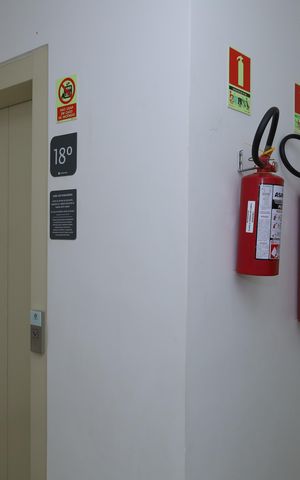 Apartamento para alugar com 41m², 2 quartos e 1 vagaÁrea comum - Saguão do andar