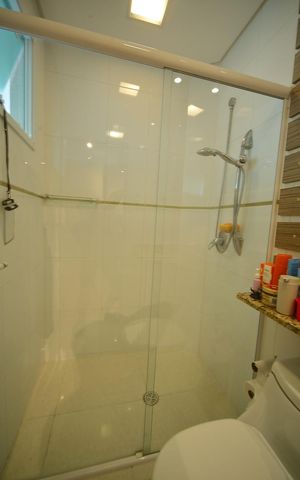 Apartamento à venda com 150m², 3 quartos e 4 vagasBanheiro da Suíte 2 