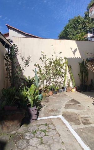 Casa à venda com 200m², 3 quartos e 2 vagas Casa à venda com 200m², 3 quartos e 2 vagasÁrea externa