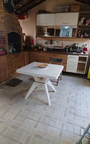 Casa à venda com 200m², 3 quartos e 2 vagas Casa à venda com 200m², 3 quartos e 2 vagasCozinha