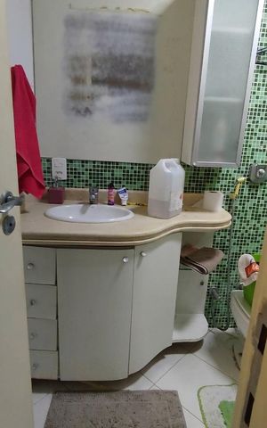 Casa à venda com 200m², 3 quartos e 2 vagas Casa à venda com 200m², 3 quartos e 2 vagasBanheiro 1