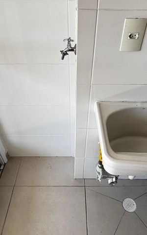 Apartamento à venda com 64m², 2 quartos e 1 vaga Apartamento à venda com 64m², 2 quartos e 1 vagaCozinha e Área de Serviço