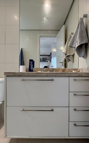 Apartamento à venda com 169m², 3 quartos e 3 vagas Apartamento à venda com 169m², 3 quartos e 3 vagasBanheiro Suíte 1