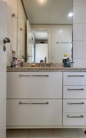 Apartamento à venda com 169m², 3 quartos e 3 vagas Apartamento à venda com 169m², 3 quartos e 3 vagasBanheiro Suíte 2