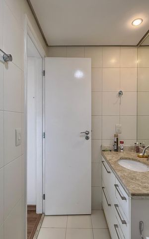 Apartamento à venda com 169m², 3 quartos e 3 vagas Apartamento à venda com 169m², 3 quartos e 3 vagasBanheiro Suíte 2