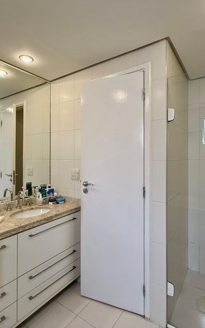 Apartamento à venda com 169m², 3 quartos e 3 vagas Apartamento à venda com 169m², 3 quartos e 3 vagasBanheiro Suíte 3