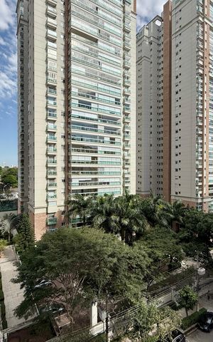 Apartamento à venda com 169m², 3 quartos e 3 vagas Apartamento à venda com 169m², 3 quartos e 3 vagasVista