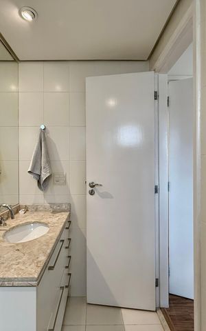 Apartamento à venda com 169m², 3 quartos e 3 vagas Apartamento à venda com 169m², 3 quartos e 3 vagasBanheiro Suíte 1