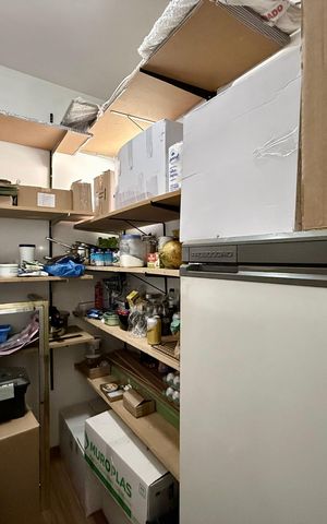 Apartamento à venda com 169m², 3 quartos e 3 vagas Apartamento à venda com 169m², 3 quartos e 3 vagasDespensa