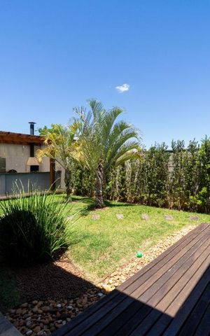 Casa de condomínio à venda com 176m², 3 quartos e 3 vagasÁrea externa