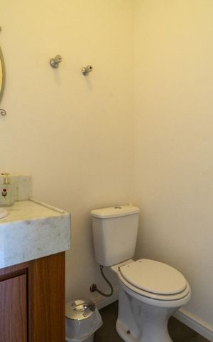 Casa de condomínio à venda com 176m², 3 quartos e 3 vagasBanheiro