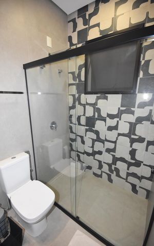 Casa de condomínio à venda com 220m², 4 quartos e 4 vagas Casa de condomínio à venda com 220m², 4 quartos e 4 vagasBanheiro da Suíte 2