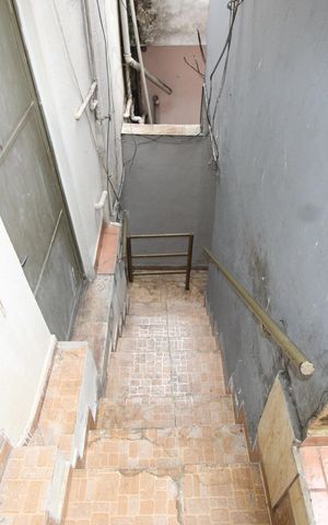 Casa para alugar com 60m², 2 quartos e sem vagaEscada de acesso