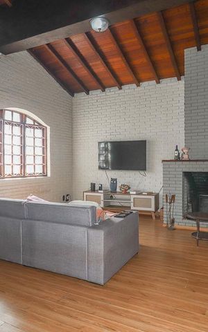 Casa à venda com 340m², 3 quartos e 7 vagas Casa à venda com 340m², 3 quartos e 7 vagasSala