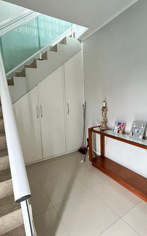 Casa à venda com 450m², 4 quartos e 4 vagasEscada