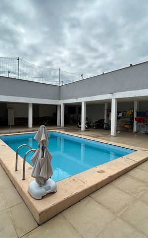 Casa à venda com 450m², 4 quartos e 4 vagasPiscina