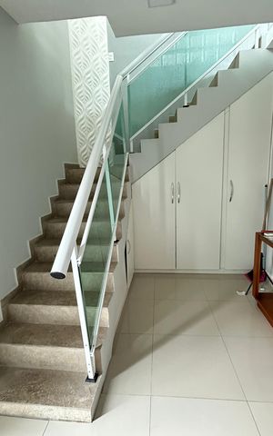Casa à venda com 450m², 4 quartos e 4 vagasEscada