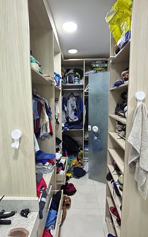 Casa à venda com 450m², 4 quartos e 4 vagasCloset da suíte 3