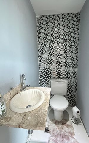 Casa à venda com 450m², 4 quartos e 4 vagasLavabo 1