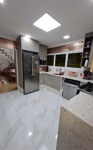 Casa à venda com 300m², 3 quartos e 2 vagas
