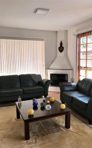 Casa à venda com 242m², 3 quartos e 4 vagas