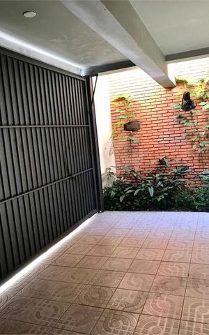 Casa à venda com 242m², 3 quartos e 4 vagas