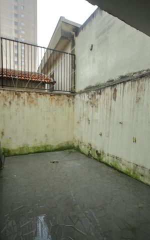 Casa à venda com 130m², 2 quartos e 1 vagaÁrea de serviço/Quintal 