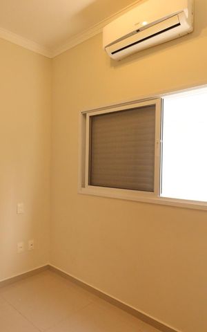Casa de condomínio para alugar com 230m², 4 quartos e 2 vagas Casa de condomínio para alugar com 230m², 4 quartos e 2 vagasQuarto 1