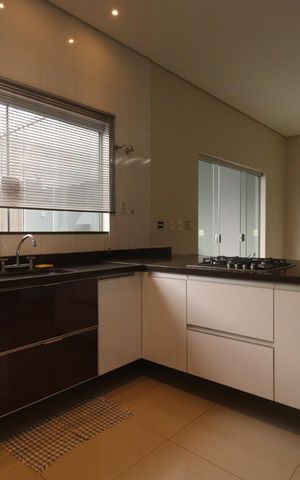 Casa de condomínio para alugar com 230m², 4 quartos e 2 vagas Casa de condomínio para alugar com 230m², 4 quartos e 2 vagasCozinha