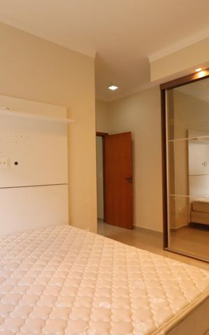 Casa de condomínio para alugar com 230m², 4 quartos e 2 vagas Casa de condomínio para alugar com 230m², 4 quartos e 2 vagasSuíte