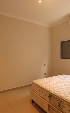 Casa de condomínio para alugar com 230m², 4 quartos e 2 vagas Casa de condomínio para alugar com 230m², 4 quartos e 2 vagasSuíte