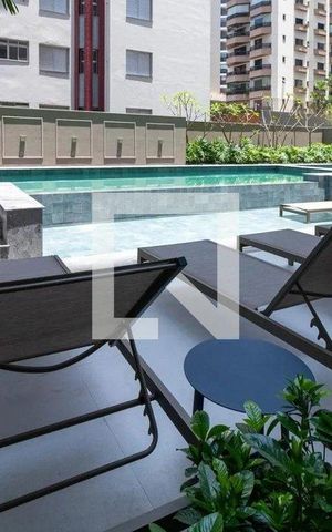 Apartamento à venda com 142m², 3 quartos e 2 vagas Apartamento à venda com 142m², 3 quartos e 2 vagasÁrea comum - Piscina