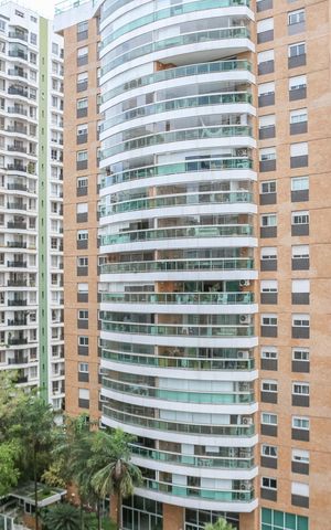 Apartamento à venda com 142m², 3 quartos e 2 vagas Apartamento à venda com 142m², 3 quartos e 2 vagasVista da Sacada