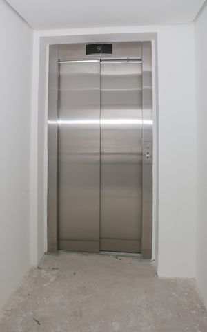 Apartamento à venda com 142m², 3 quartos e 2 vagas Apartamento à venda com 142m², 3 quartos e 2 vagasHall do elevador