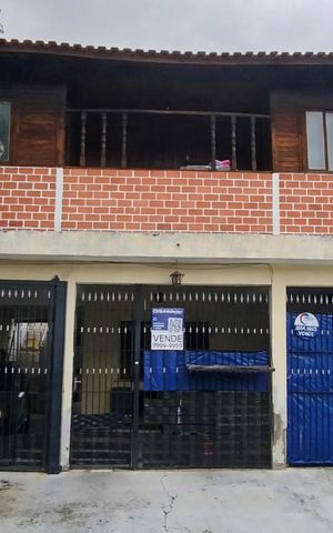 Casa à venda com 250m², 7 quartos e 3 vagas Casa à venda com 250m², 7 quartos e 3 vagasFachada