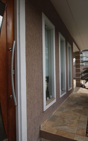 Casa de condomínio para alugar com 350m², 4 quartos e 2 vagasFrente da casa
