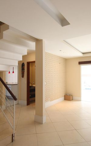 Casa de condomínio para alugar com 350m², 4 quartos e 2 vagasSala