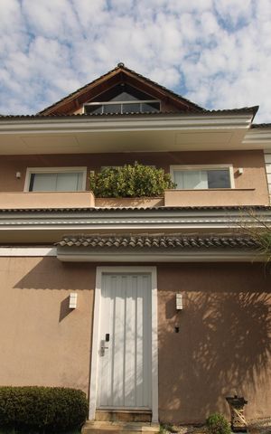 Casa de condomínio para alugar com 350m², 4 quartos e 2 vagasFachada