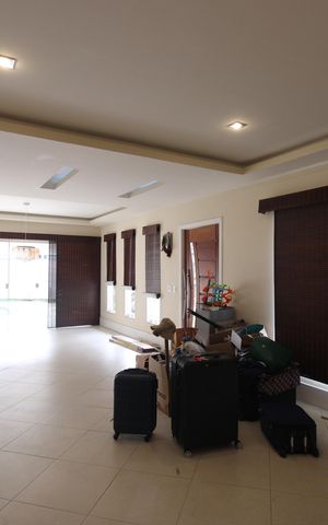 Casa de condomínio para alugar com 350m², 4 quartos e 2 vagasSala