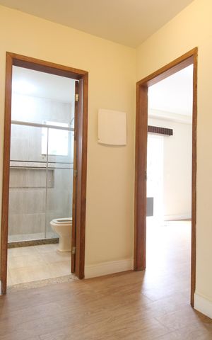 Casa de condomínio para alugar com 350m², 4 quartos e 2 vagasHall