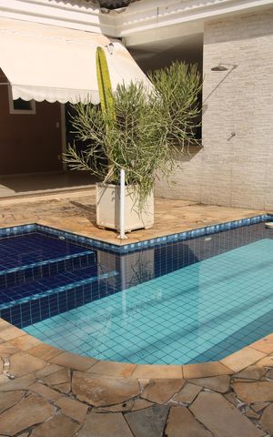 Casa de condomínio para alugar com 350m², 4 quartos e 2 vagasPiscina