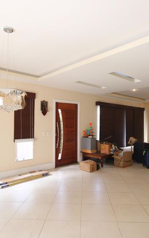 Casa de condomínio para alugar com 350m², 4 quartos e 2 vagasSala